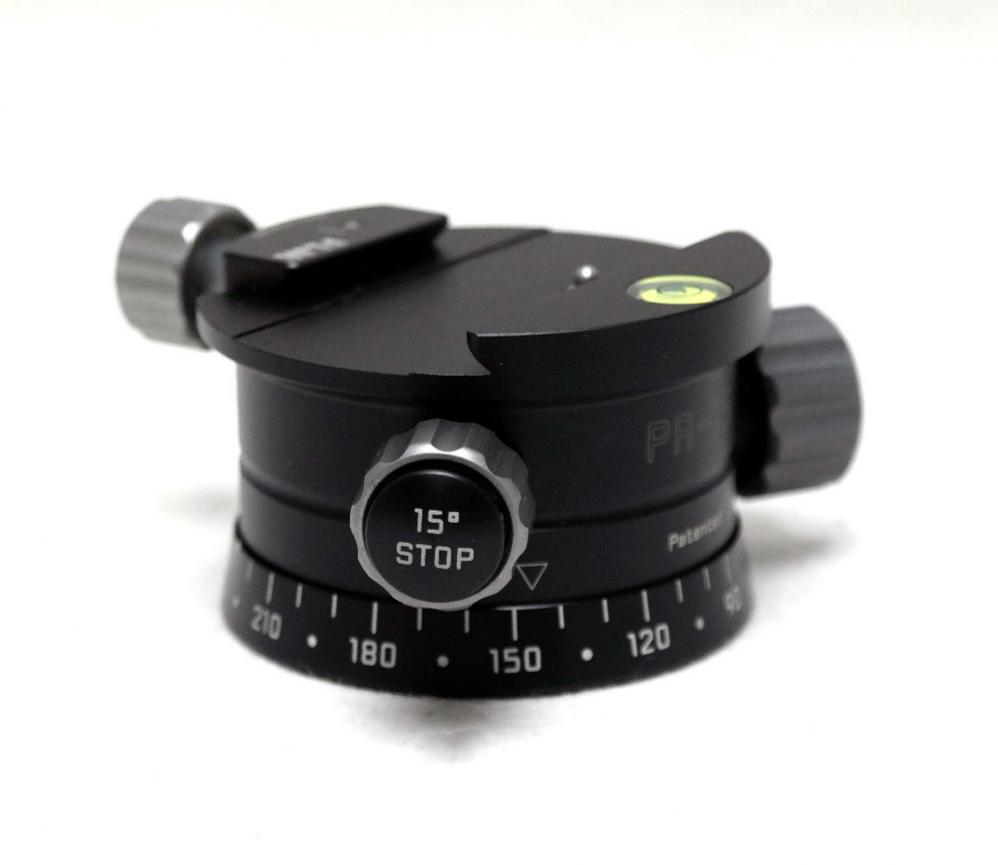 FLM PR-15 Panoramabasis, vereint die Funktion der Panobasis P-1 mit der Funktion der Schnellwechselbasis SRB. FLM PR-15 Panoramabasis, vereint die Funktion der Panobasis P-1 mit der Funktion der Schnellwechselbasis SRB.