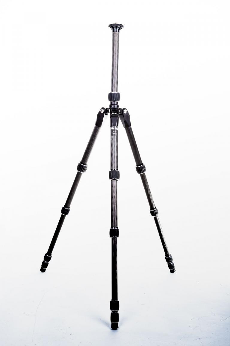 FLM CP-26 Travel CL, das klassische Traveler Stativ mit umklappbaren Beinen - passt mit Kugelkopf in seine Tasche.