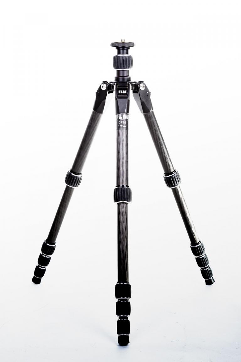 FLM CP-26 Travel CL, das klassische Traveler Stativ mit umklappbaren Beinen - passt mit Kugelkopf in seine Tasche.