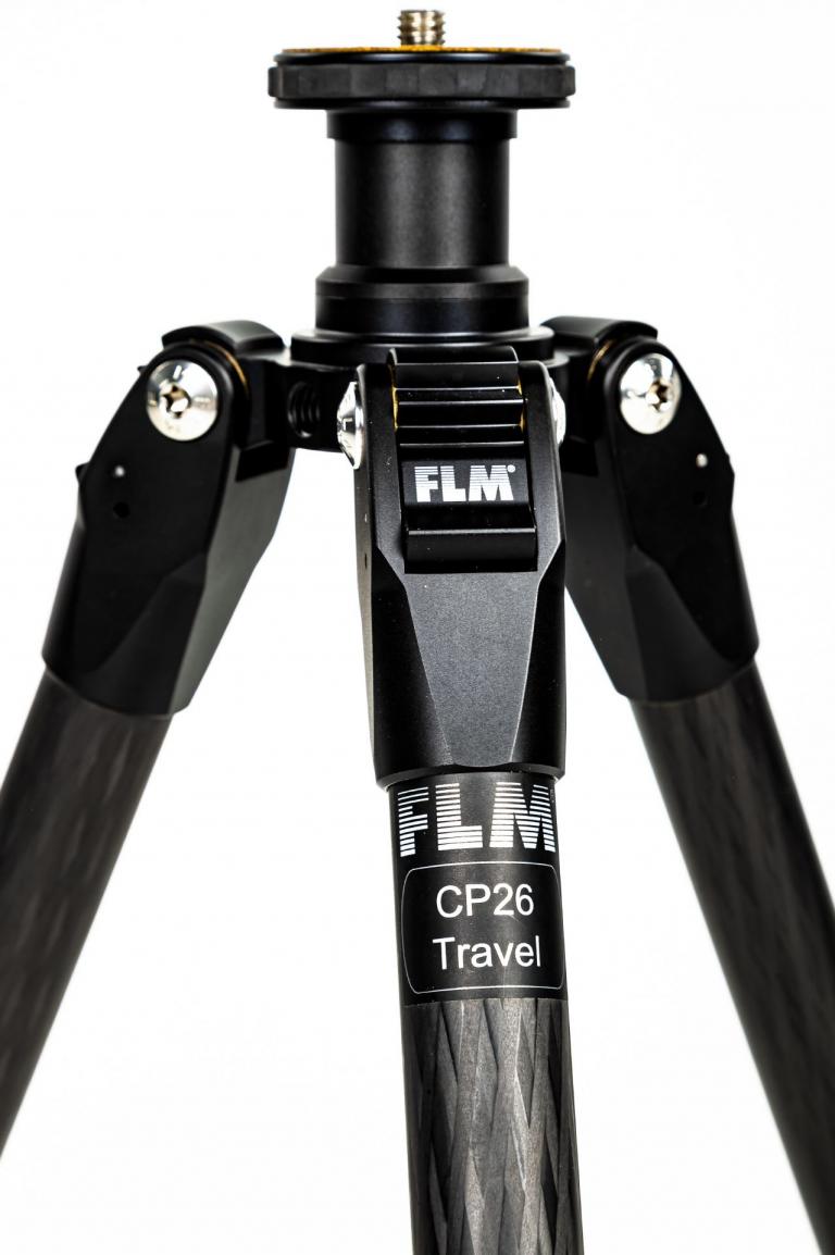 FLM CP-26 Travel CL, das klassische Traveler Stativ mit umklappbaren Beinen - passt mit Kugelkopf in seine Tasche.