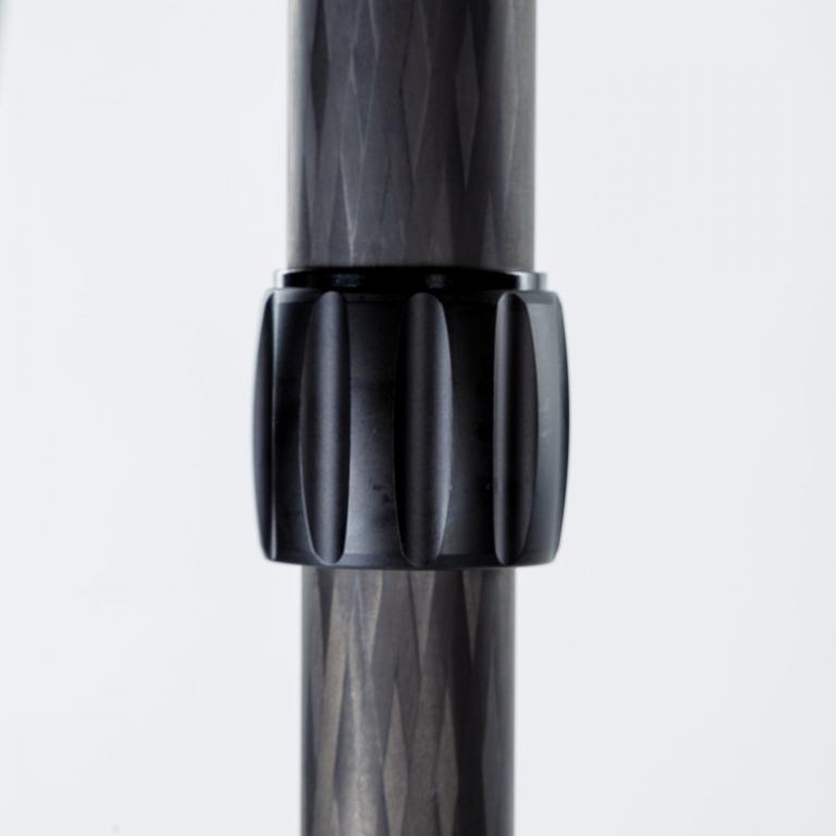 FLM CP-30 M4 II, Carbonfaser/Aluminium Hybrid-Stativ für Fotografie, Klemmhülse der Stativbeine.
